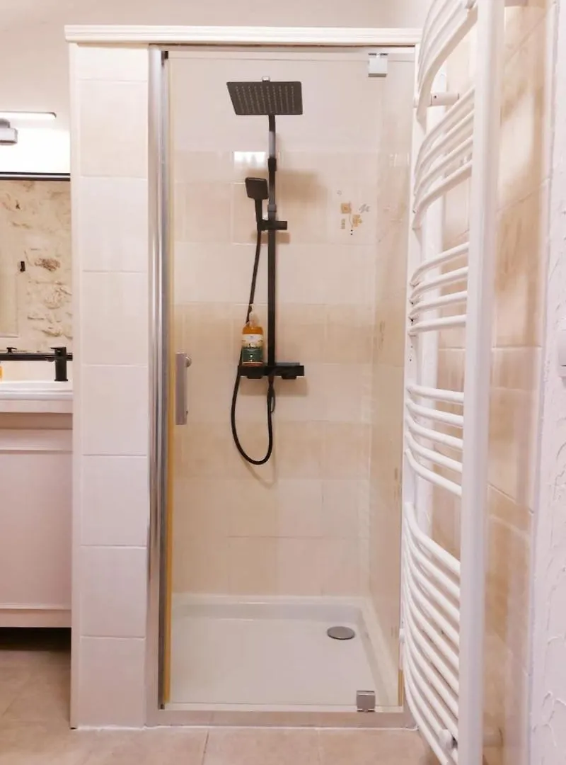 Konukevi Chambre Aramis Otel Ayguetinte